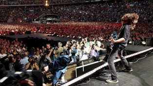 foo-fighters-live-at-wembley-stadium-original